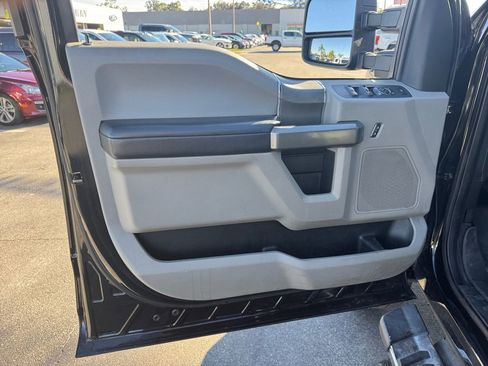 Used 2019 Ford F250 XLT w/ XLT Premium Package image 24