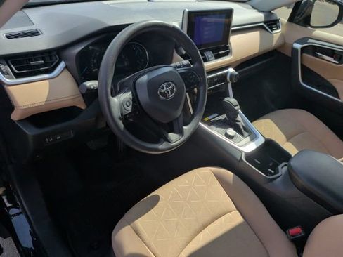 Used 2025 Toyota RAV4 XLE AWD/4WD image 17