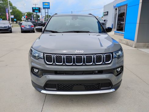 Used 2023 Jeep Compass Limited AWD/4WD image 2