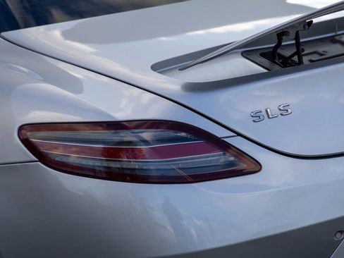 Used 2011 Mercedes-Benz SLS AMG Coupe image 17