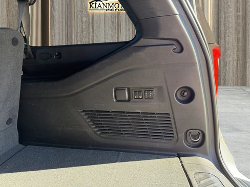 Used 2022 GMC Yukon XL SLT w/ SLT Luxury Package image 31