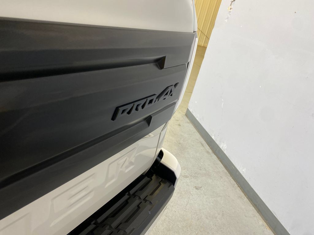 Used 2025 Nissan Frontier PRO-4X AWD/4WD image 19