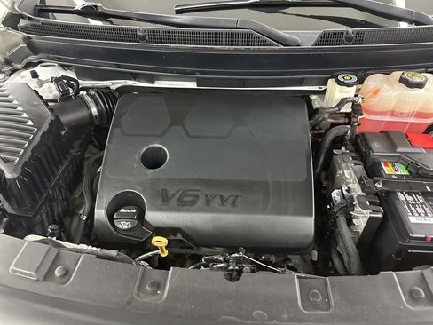 Used 2019 Buick Enclave Essence AWD/4WD image 18