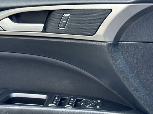 Used 2017 Ford Fusion SE image 14