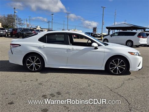 Used 2020 Toyota Camry SE image 12