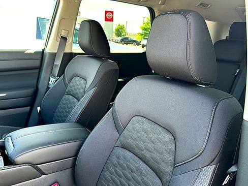 New 2026 Nissan Pathfinder SV w/ SV Premium Package FWD image 11
