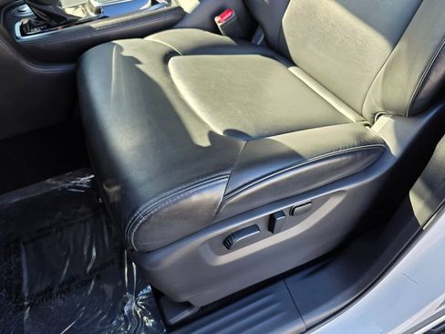 Used 2023 Nissan Armada SV image 16