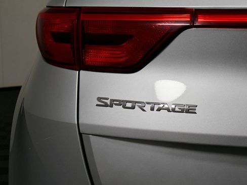 Used 2017 Kia Sportage EX image 17