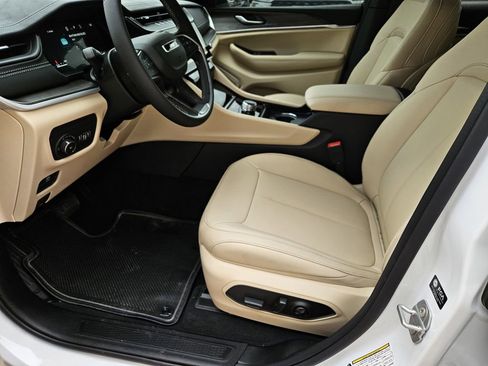 New 2026 Jeep Grand Cherokee Limited RWD image 17