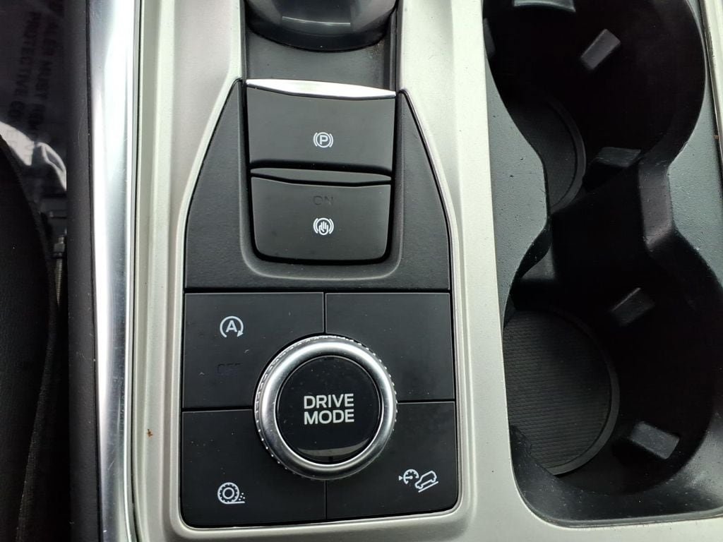 Used 2023 Ford Explorer XLT w/ Equipment Group 202A AWD/4WD image 25