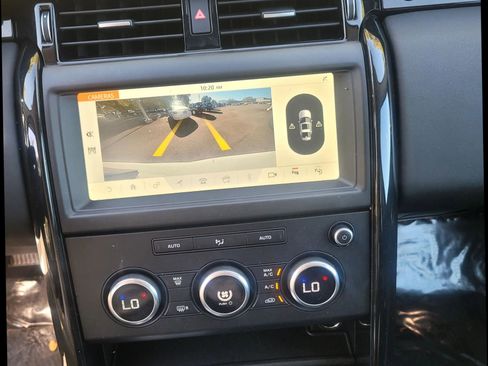 Used 2019 Land Rover Discovery SE image 13