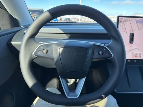 Used 2026 Tesla Model Y 2WD image 39