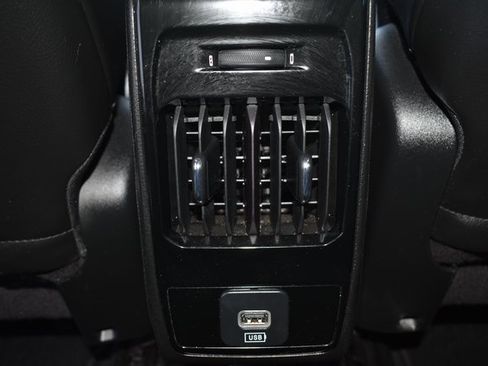 Used 2023 Jeep Compass Limited image 33