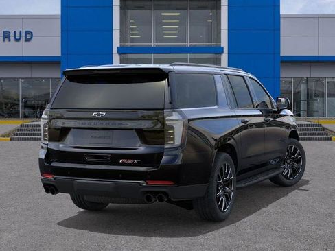 New 2026 Chevrolet Suburban RST image 4