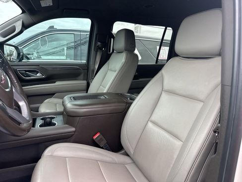 Used 2022 GMC Yukon XL SLT w/ SLT Luxury Package image 8