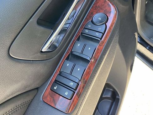 Used 2012 Cadillac Escalade Luxury AWD/4WD image 19