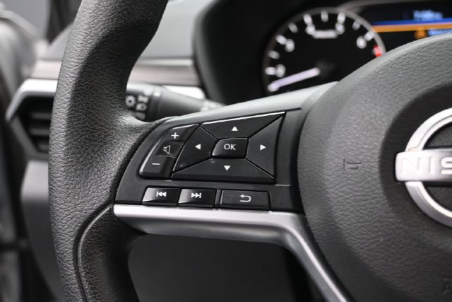 Used 2024 Nissan Altima 2.5 SV FWD image 21