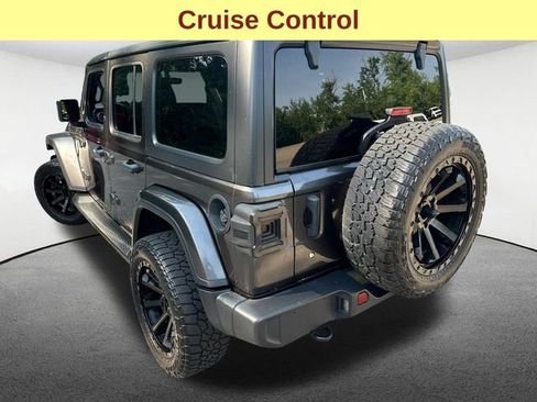 Used 2018 Jeep Wrangler Unlimited Sahara AWD/4WD image 7