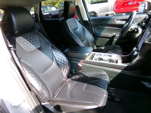 Used 2023 Ford Edge Titanium image 13