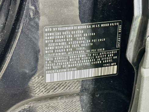 Used 2024 Volkswagen Tiguan SE AWD/4WD image 12
