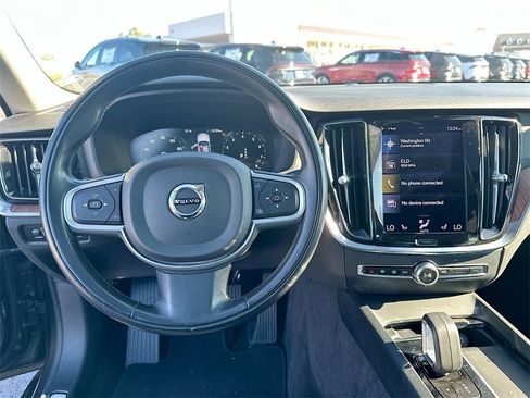 Used 2022 Volvo S60 B5 Momentum w/ Premium Package image 18