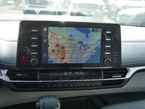 Used 2023 Toyota Sienna Limited image 20