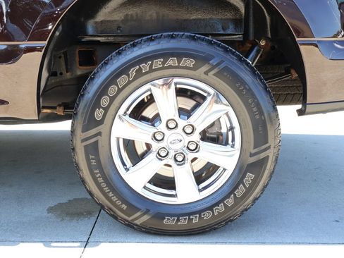 Used 2019 Ford F150 XLT w/ Equipment Group 302A Luxury AWD/4WD image 40