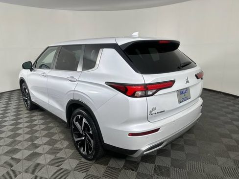 Used 2022 Mitsubishi Outlander SE AWD/4WD image 2