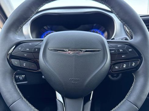 Used 2025 Chrysler Pacifica Limited w/ Uconnect Theater Family Group image 27