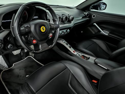 Used 2014 Ferrari F12 Berlinetta RWD image 21