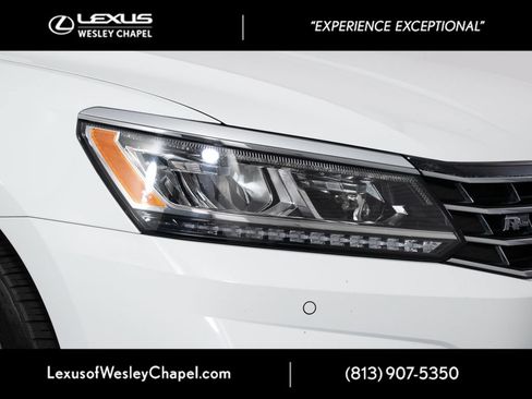 Used 2019 Volkswagen Passat 2.0T SE R-Line FWD image 3