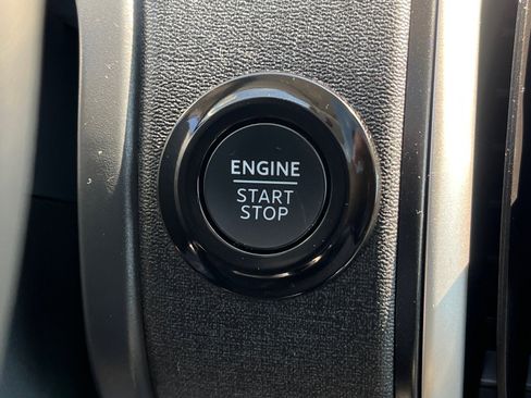 Certified 2025 Ford Expedition Active AWD/4WD image 9