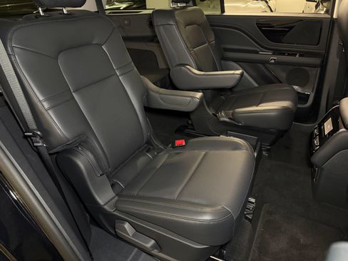 New 2026 Lincoln Aviator AWD image 12