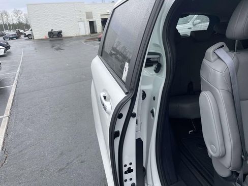 Used 2025 Toyota Sienna XLE image 45