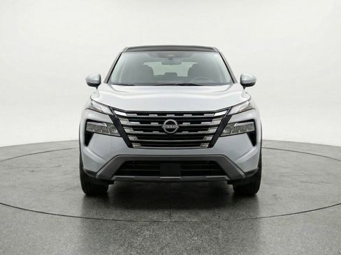 Used 2025 Nissan Rogue SV AWD/4WD image 2