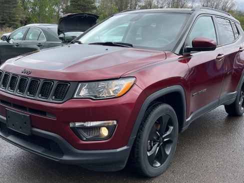 Used 2021 Jeep Compass Latitude w/ Sun and Sound Group AWD/4WD image 3