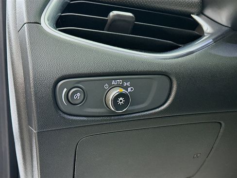 Used 2017 Chevrolet Malibu Premier w/ Premier Sun and Wheel Package image 10