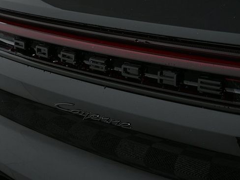 New 2025 Porsche Cayenne image 36