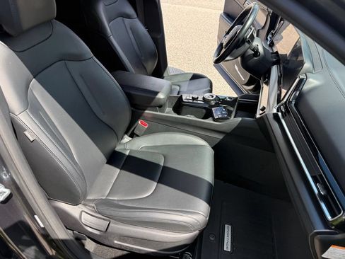 Used 2023 Kia Sportage EX AWD/4WD image 6