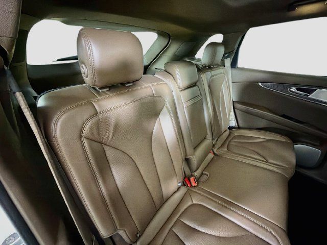 Used 2016 Lincoln MKX Reserve w/ Luxury Package FWD image 29
