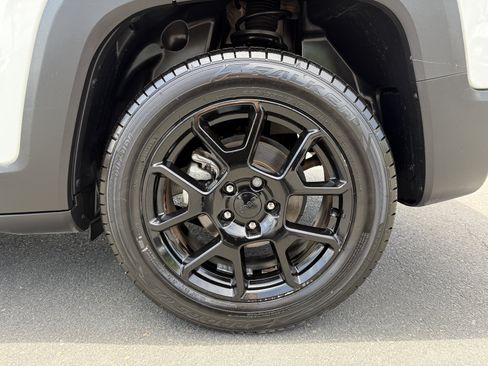 Used 2019 Jeep Renegade Altitude w/ Quick Order Package 2XM FWD image 14
