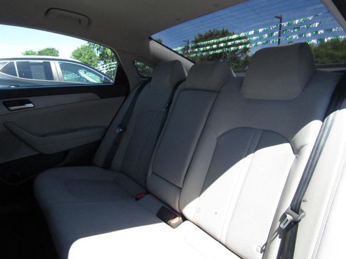 Used 2018 Hyundai Sonata SE FWD image 19