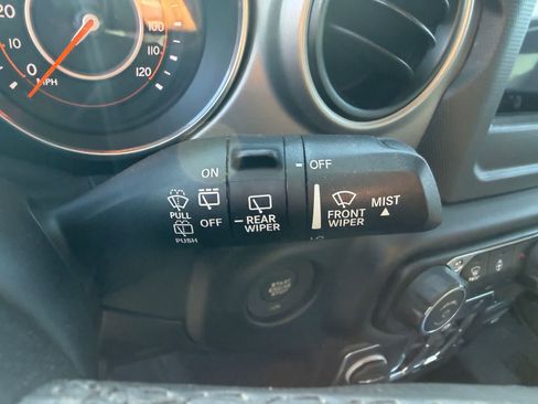 Used 2018 Jeep Wrangler Unlimited Sport S AWD/4WD image 12