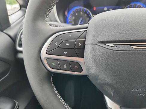 New 2027 Chrysler Pacifica Select FWD image 15