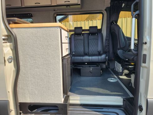 Used 2024 Mercedes-Benz Sprinter 2500 image 19