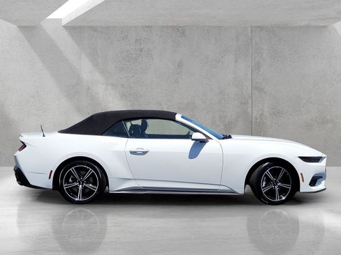 Used 2025 Ford Mustang Premium RWD image 3