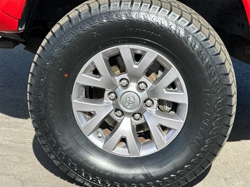 Used 2016 Toyota Tacoma SR5 image 28