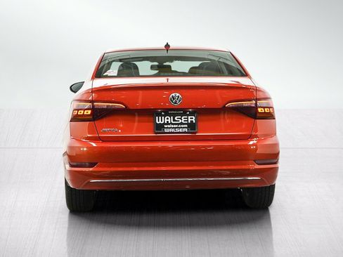 Used 2019 Volkswagen Jetta SE w/ Cold Weather Package FWD image 4