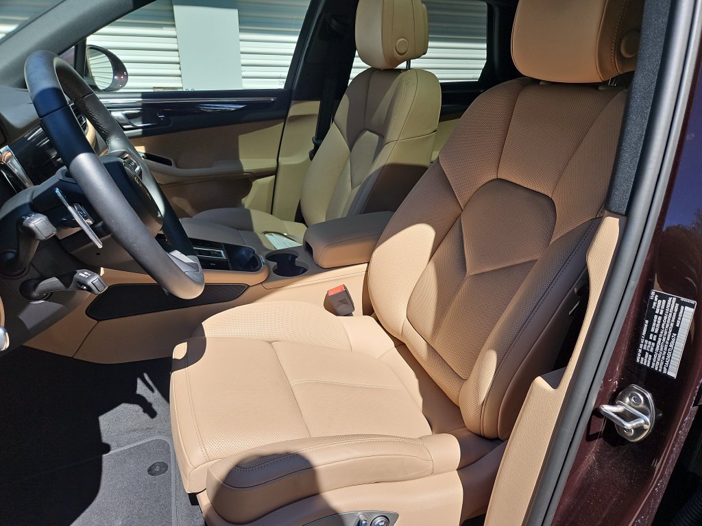 Certified 2026 Porsche Macan AWD/4WD image 5