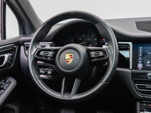 Used 2023 Porsche Macan AWD/4WD image 18